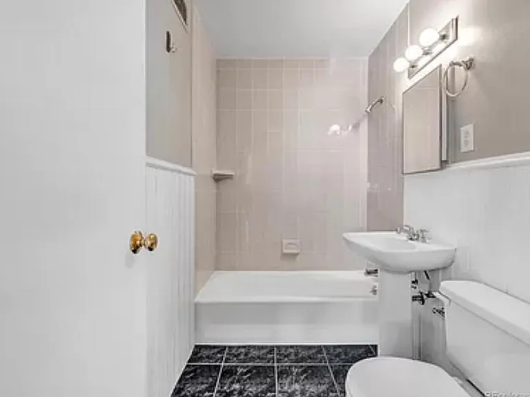 155 N Jackson St #8 — Photo 11