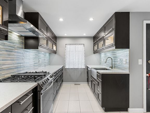 5th image of 104 Patio Dr