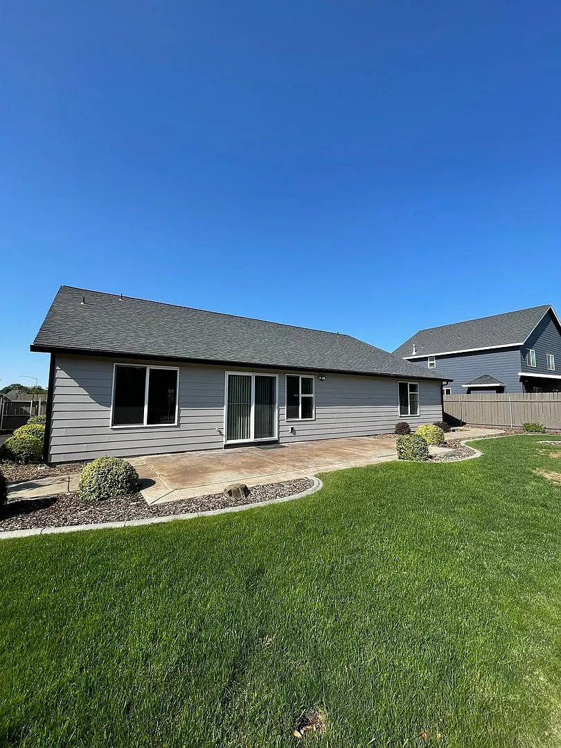 Single Story Home in Quiet Family Friendly Neighborhood — Photo 4