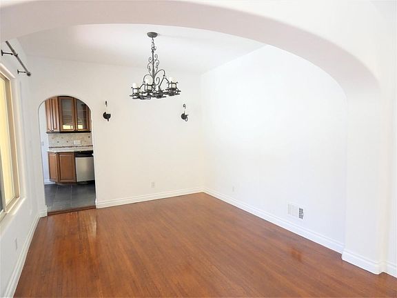 5th image of 527 Ximeno Ave #0
