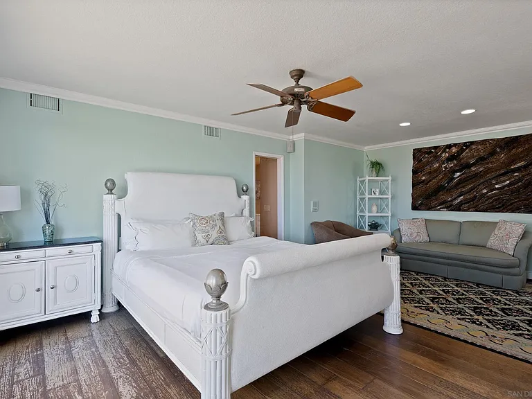 645 Loring St — Photo 18