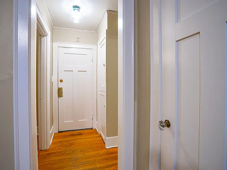 Swansonia Apartments — Photo 12