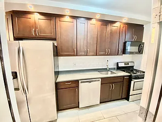 Rented by Papp Realty