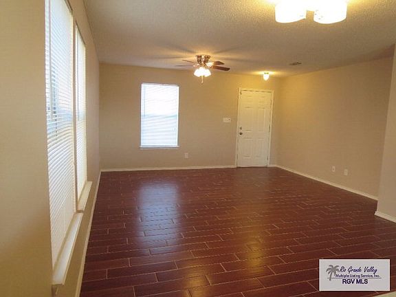 3rd image of 1073 Champlain Dr
