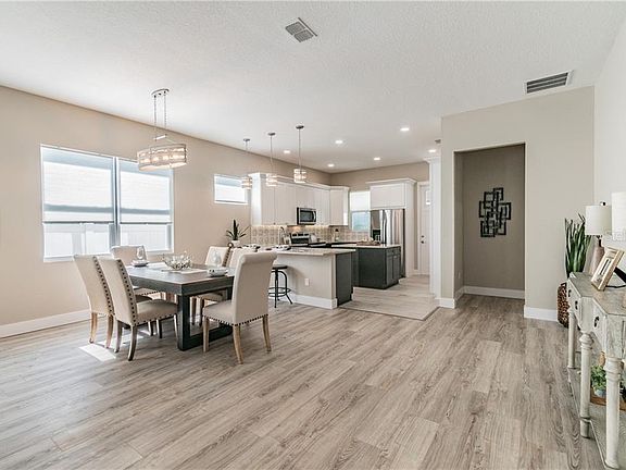 2nd image of 125 Wisteria Ave