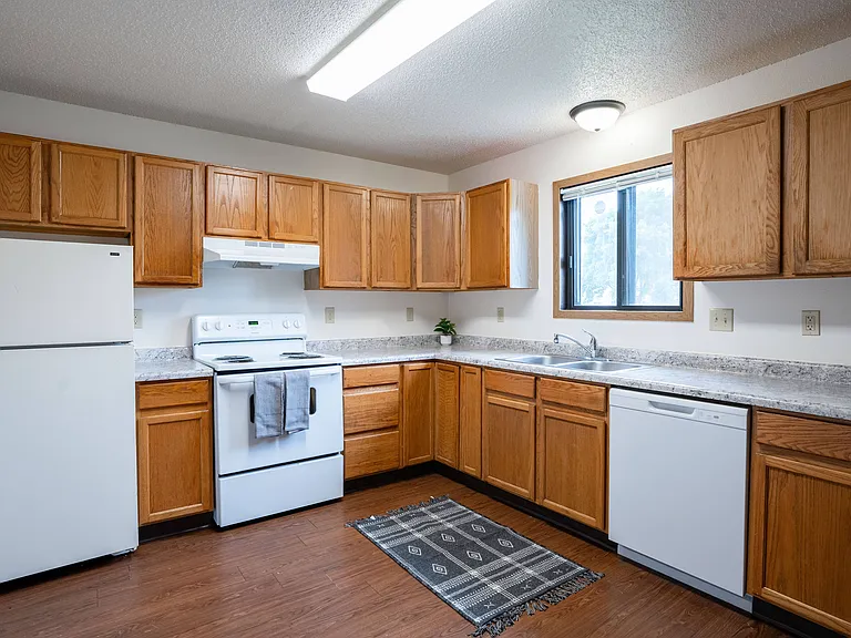 Hazelwood Townhomes — Photo 23