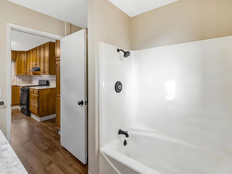 850 Devisadero St #B — Photo 7