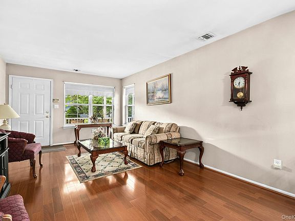 5th image of 81 Sprucewood Boulevard