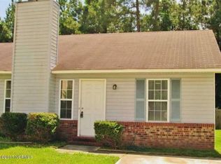 215 Live Oak Ct, Midway Park, NC 28544