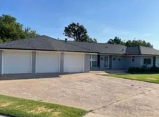 1233 Crossroads Ct, Norman, OK 73072