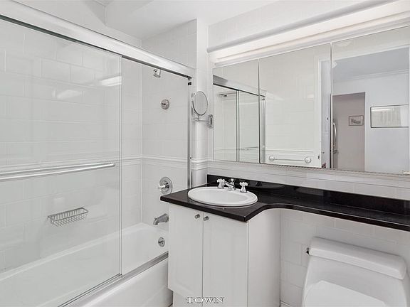 4th image of 350 E 82nd St APT 3C