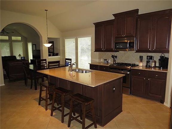 4th image of 100 Farrington Ln