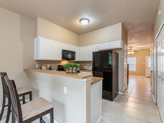 5th image of 12242 Apricot Dr