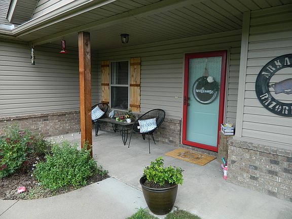 2nd image of 580 Joseph Dr