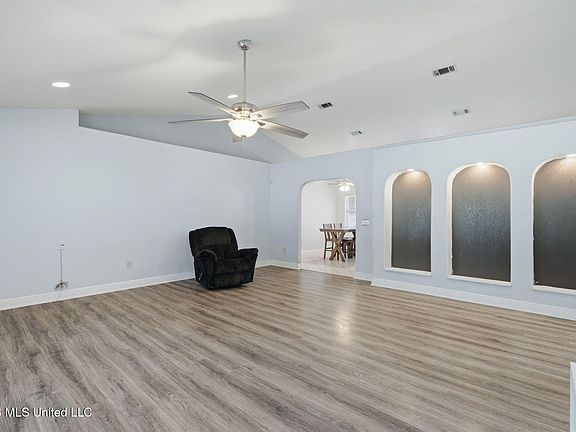 4th image of 6102 Center St