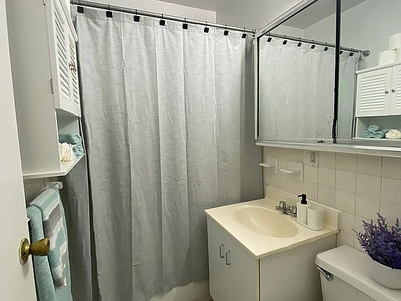 5th image of 765 Washington St APT 3E