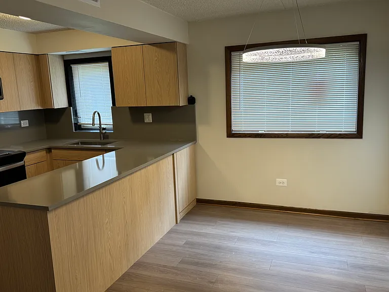 10758 S Oak Park Ave #1A — Photo 1