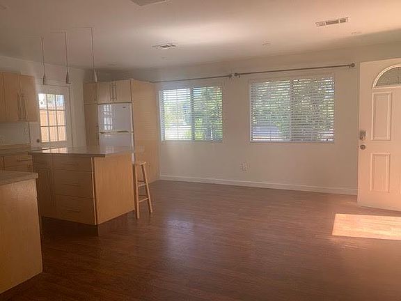 5th image of 23007 Saticoy St