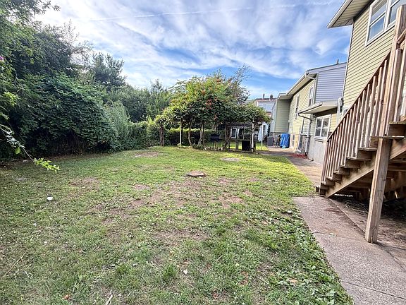 4th image of 348 Oak Street