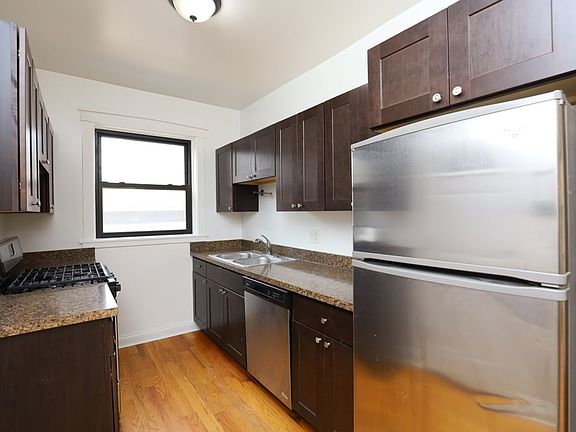 3rd image of 5164 W Montrose Ave #C2