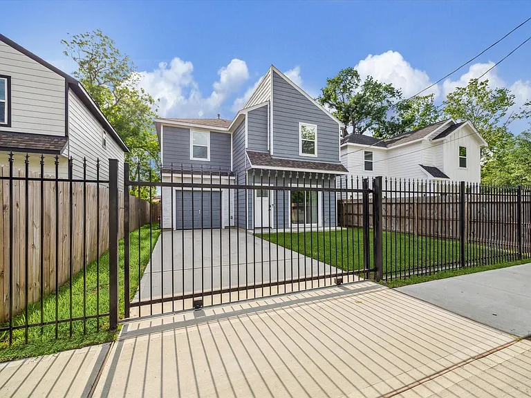 9713 Beckley St — Photo 2