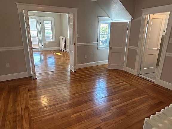 5th image of 6 Laurel St #2