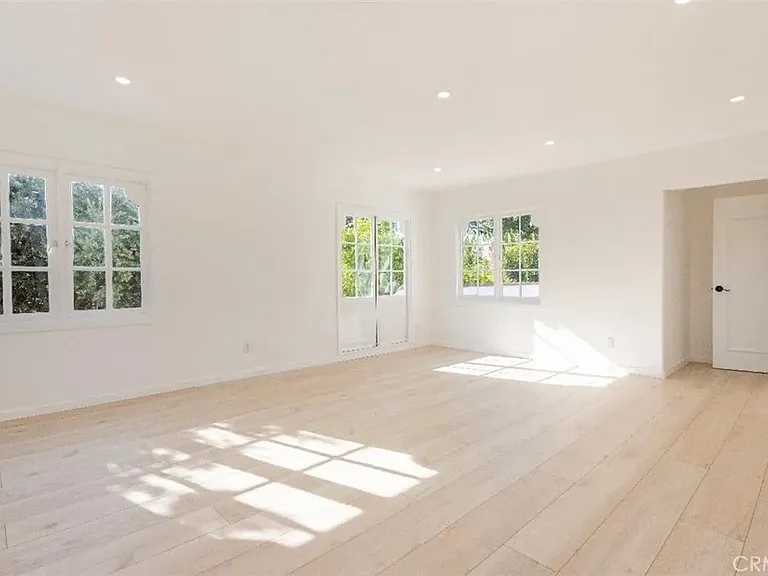 710 Adelaide Pl — Photo 22
