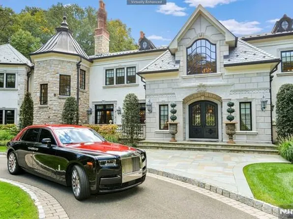 14 Denison Dr, Saddle River, NJ 07458