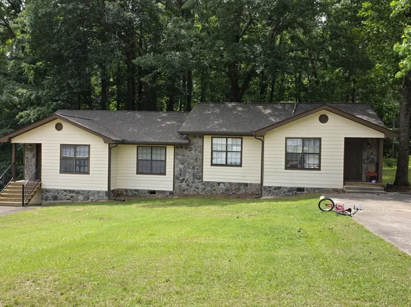 215 Handley Ct, Tyrone, GA 30290