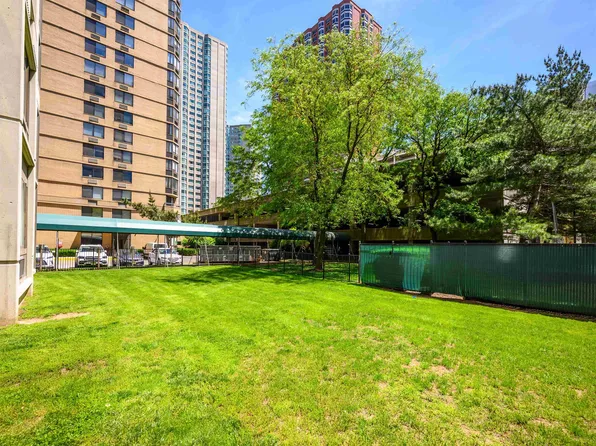 45 River Dr South image 27 of 30