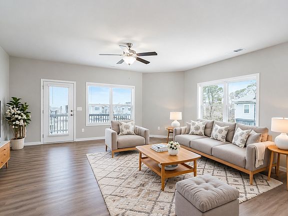 2nd image of 536 Elliston Pl