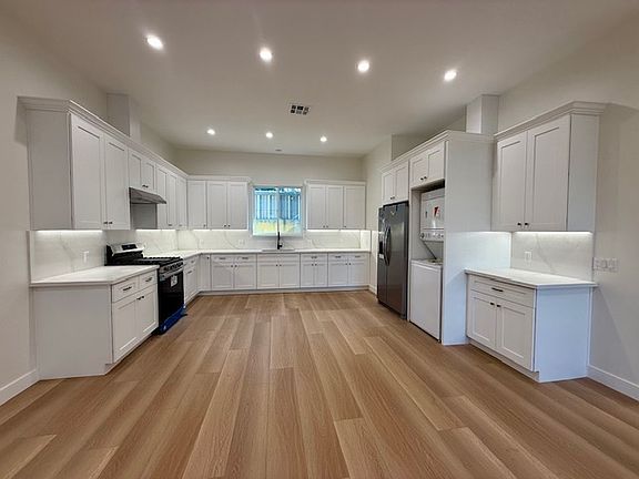 2nd image of 8636 Aqueduct Ave #8638