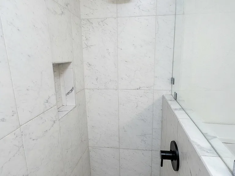 4715 Laura Dr — Photo 4