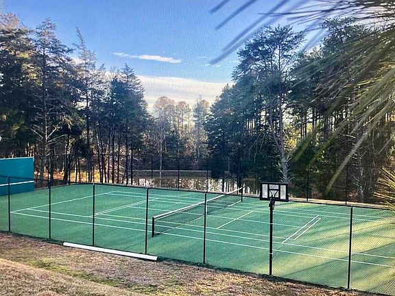 4th image of 64 Runaway Bay Rd