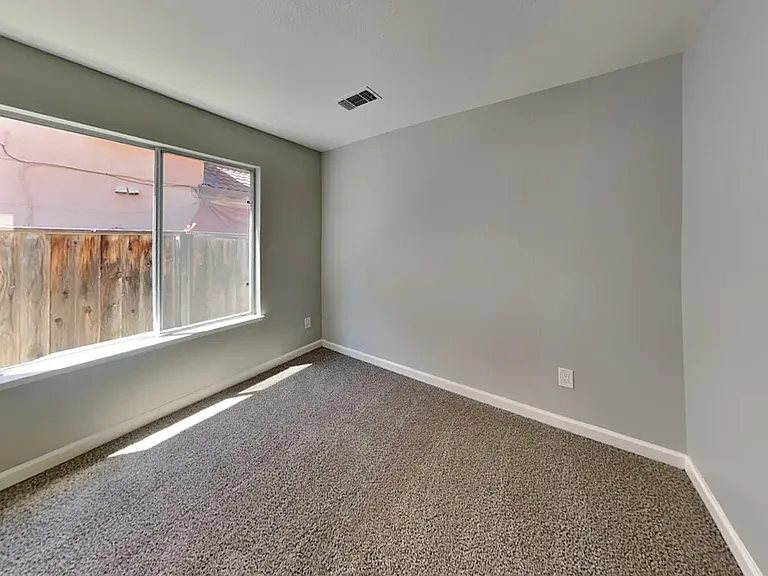 4305 Elk Dr — Photo 11