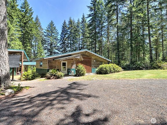 5th image of 90 NE Lakeridge Drive