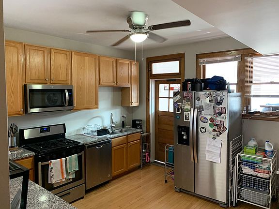 3rd image of 1109 N Ashland Ave #3