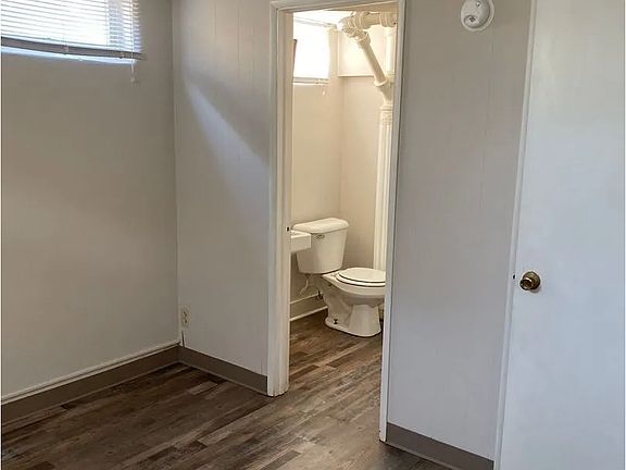 5th image of 913 W Church St #11188205