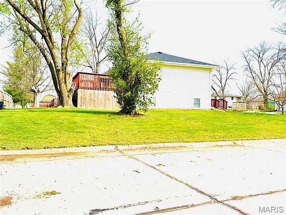 5th image of 2617 Cardinal St