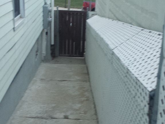 5th image of 223 Trenton St