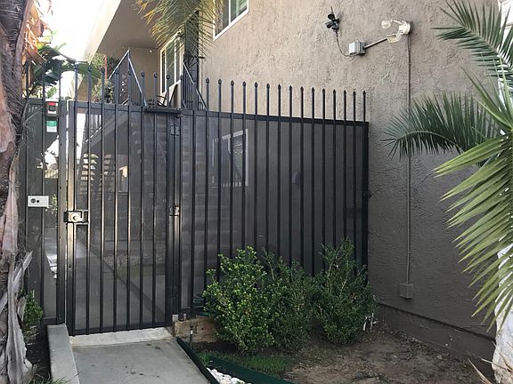 2nd image of 832 Redondo Ave APT B
