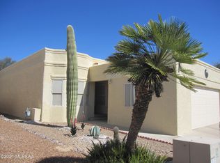 560 W Riverdale Ct, Green Valley, AZ 85614