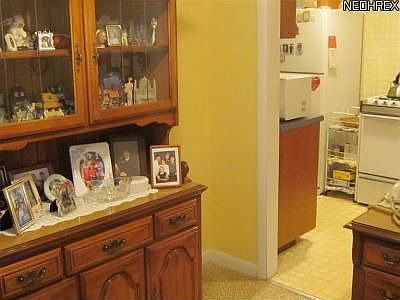 5th image of 139 Fernwood Ave