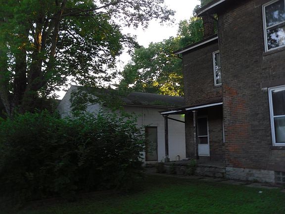 4th image of 315 Dunn St