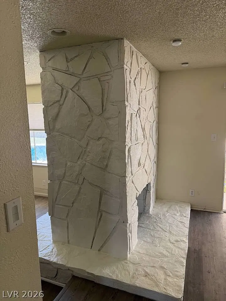 3 bed, 2.0 bath, 1620 sqft, $1,759 — Photo 3