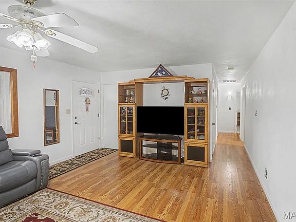 5th image of 601 Dartmouth Dr