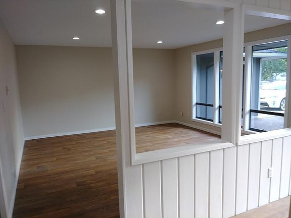 3rd image of 8525 36th Ave NE