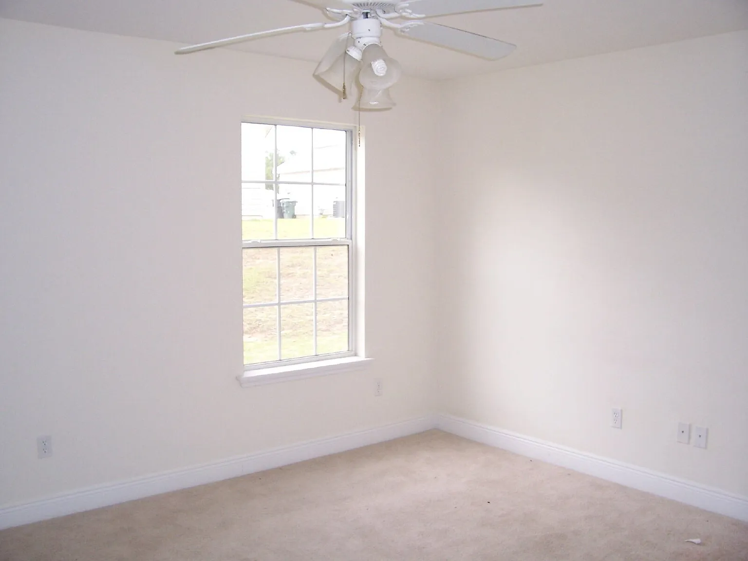 3 bed, 3.0 bath, 1330 sqft, $1,600 — Photo 4
