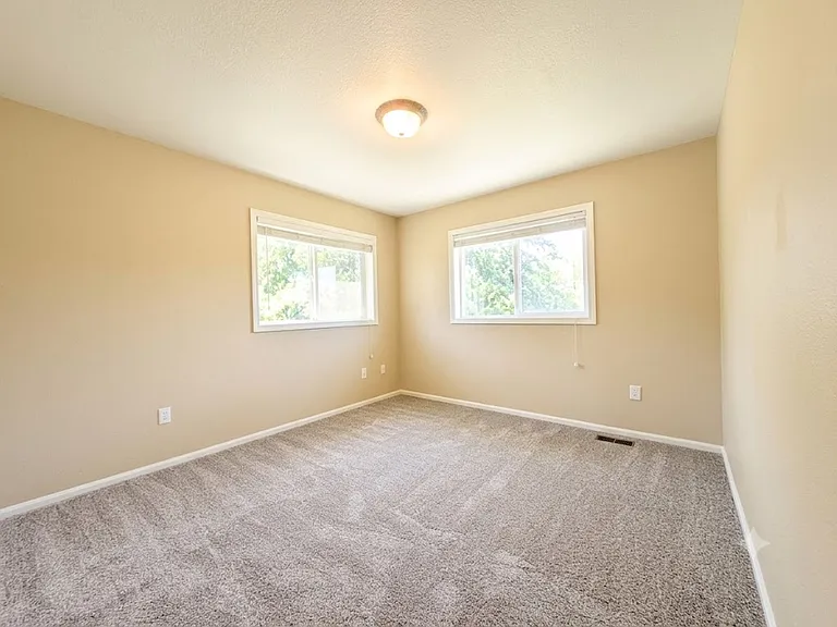 17147 Warren Ct — Photo 31