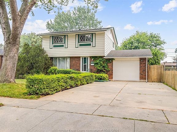 4th image of 4065 Whitney Ave